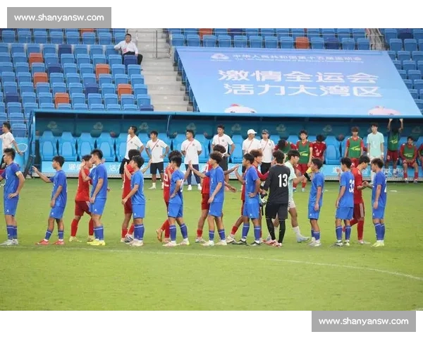 激战绿茵场:官方解读本赛季足球比赛最新动态与精彩瞬间